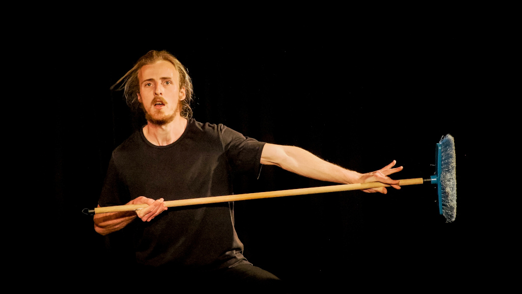 Stéphanie et son balai favori